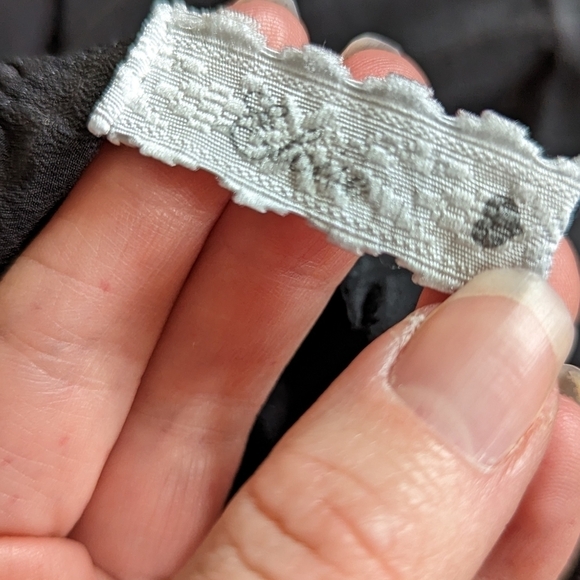 Eloise black silk ruffled sleeveless top large - Picture 5 of 9